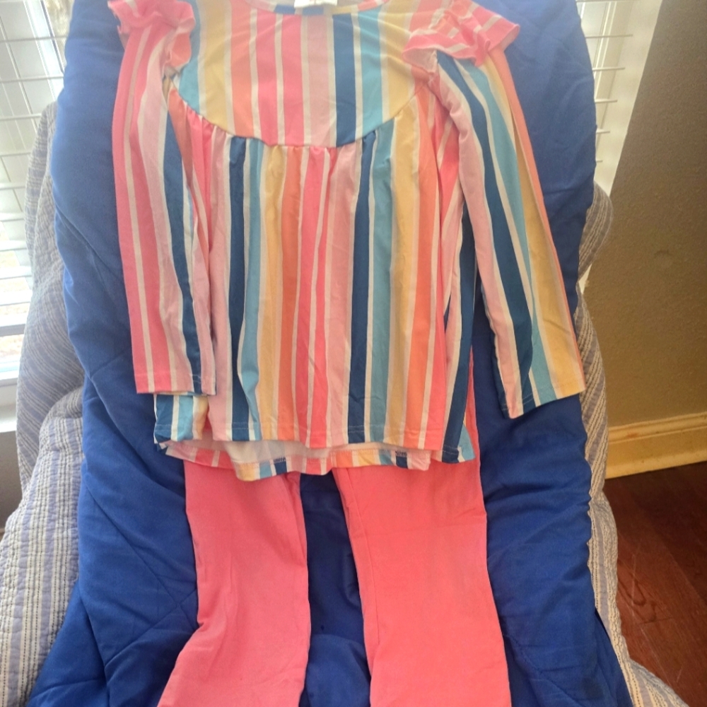 Girls 2pc outfit from ruffle girl